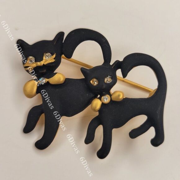 𝅺TWO Black Kittens in Gold tinge Bow Tie Brooch Pin - Picture 8 of 8